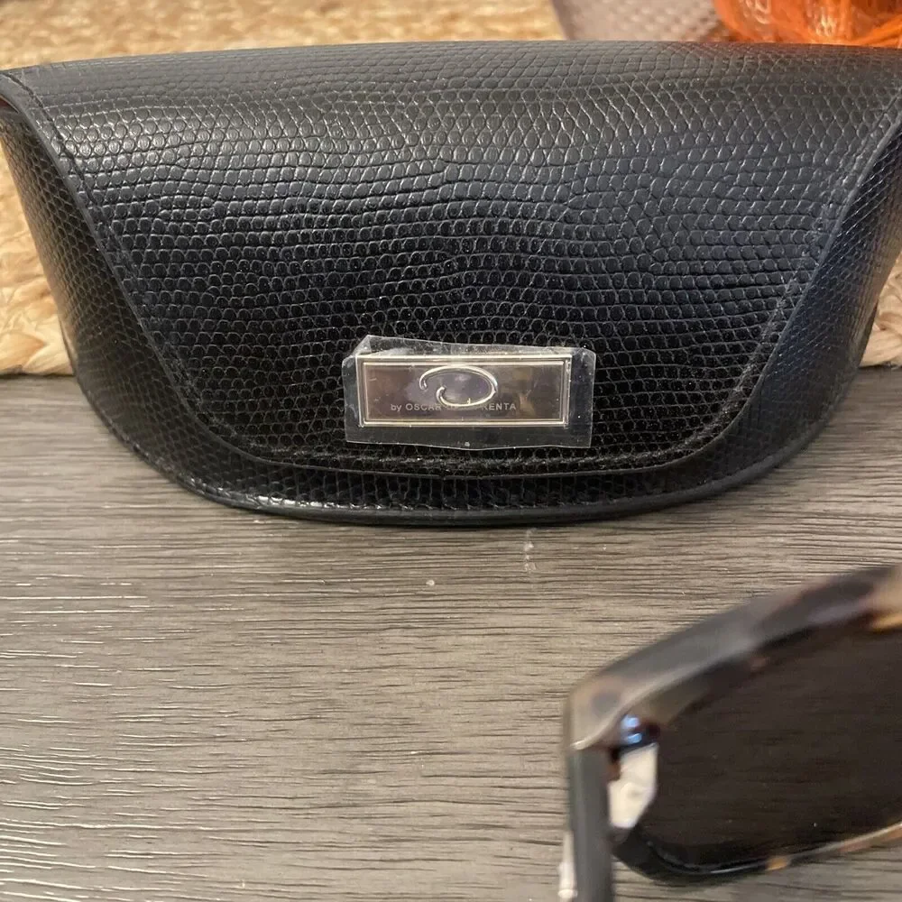 Oscar De La Renta Tortoise Brown  Sunglasses With Case Women’s
